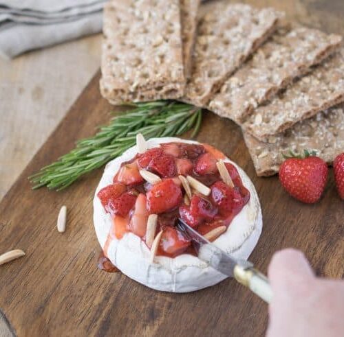 Baked-brie-with-strawberries-