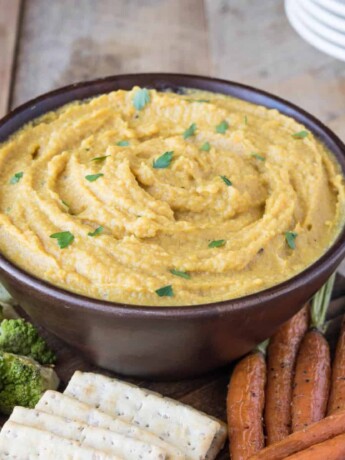Curry roasted butternut squash and apple dip isa delicious coming together of two seasonal fruits and vegetables. Perfect for fall entertaining and served at room temperature with baked pita chips, roasted veggies or crackers.
