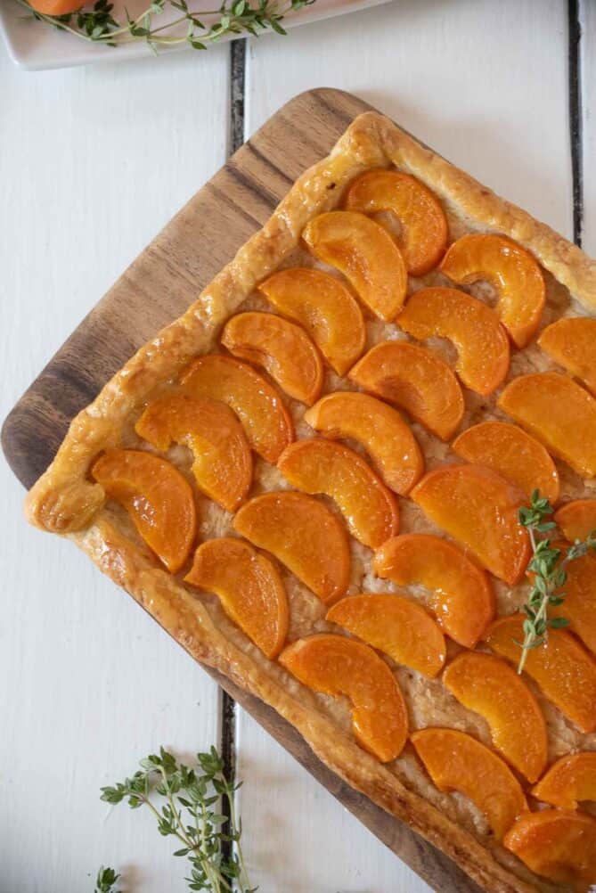 Sliced apricots on a rectangle puff pastry tart