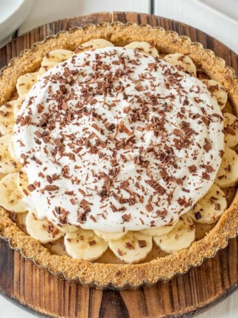A whole banoffee pie on a round board