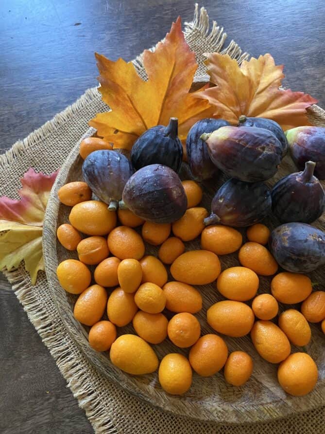 A tray of fresh figs and kumquats