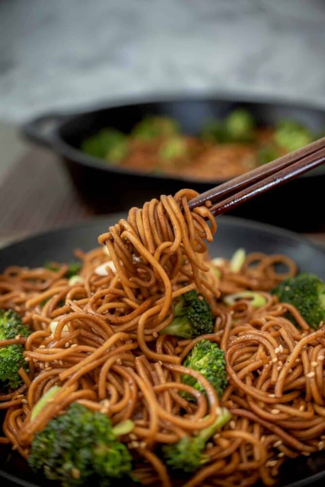 Swirling noodles onto chopsticks