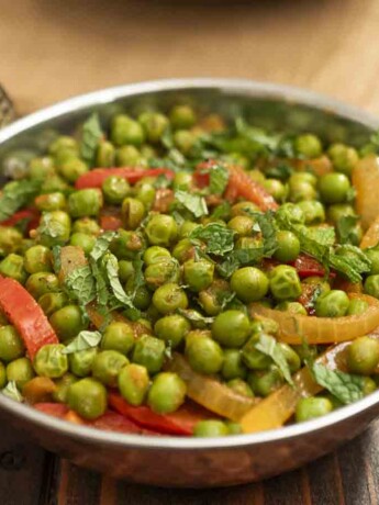 A bowl of peas and vegetables