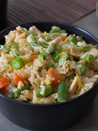 Green beans, carrots and peas in rice