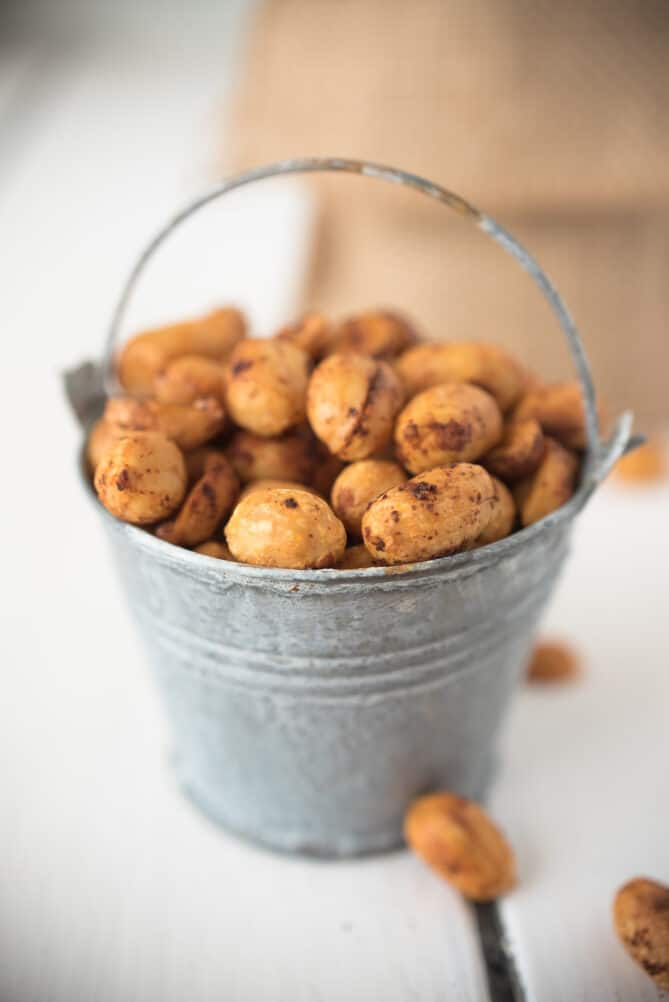 Peanuts coated with seasonings