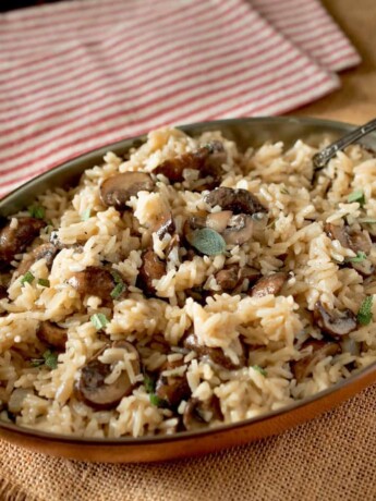 Rice pilaf with mushrooms and sage