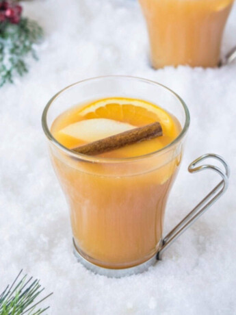 2 cups of Pimm's in snow