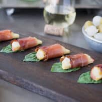 Apple slices with prosciutto, parmesan and basil