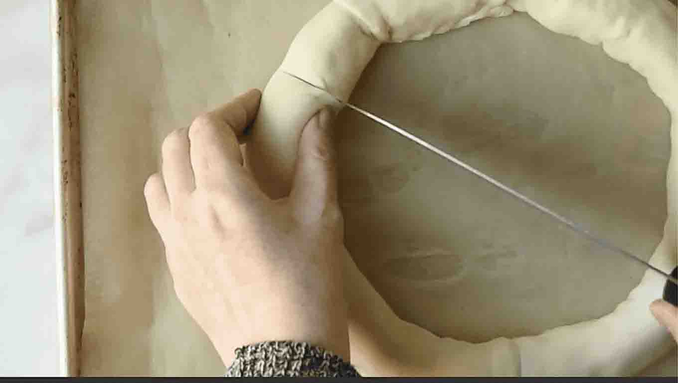 Slicing a vent into puff pastry