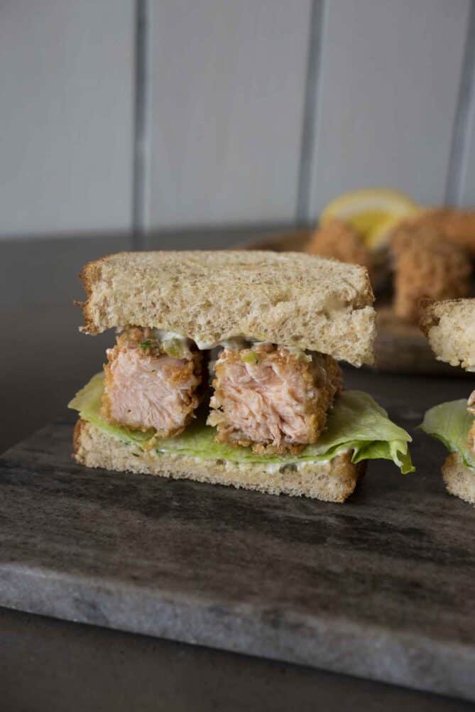 Fish fingers/fish sticks made with salmon in a sandwich cut in half