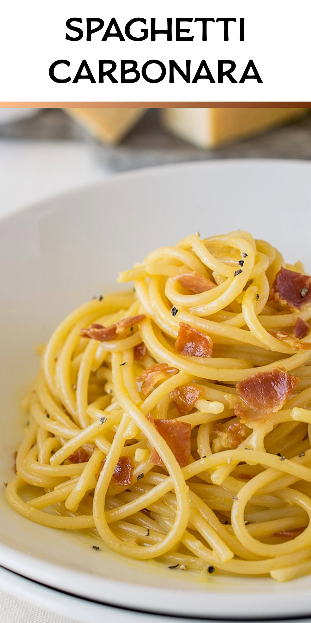 Crispy pieces of pancetta in spaghetti