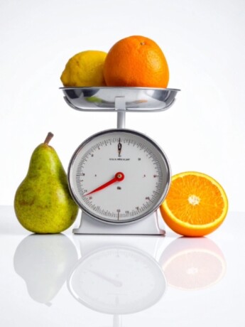 A scale with fruit