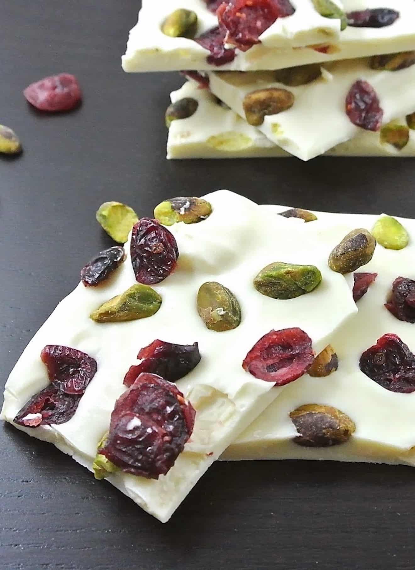 Smooth white chocolate, hardened topped with pistachios and dried cranberries
